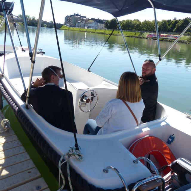 bateau-electrique-marne-riviere-chateau-thierry-eau-la-capintainerie-location-bateaux