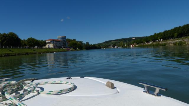 bateaux-capitainerie-marne-vignoble-vignes-chateau-thierry