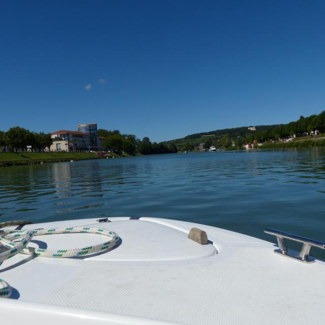 bateaux-capitainerie-marne-vignoble-vignes-chateau-thierry