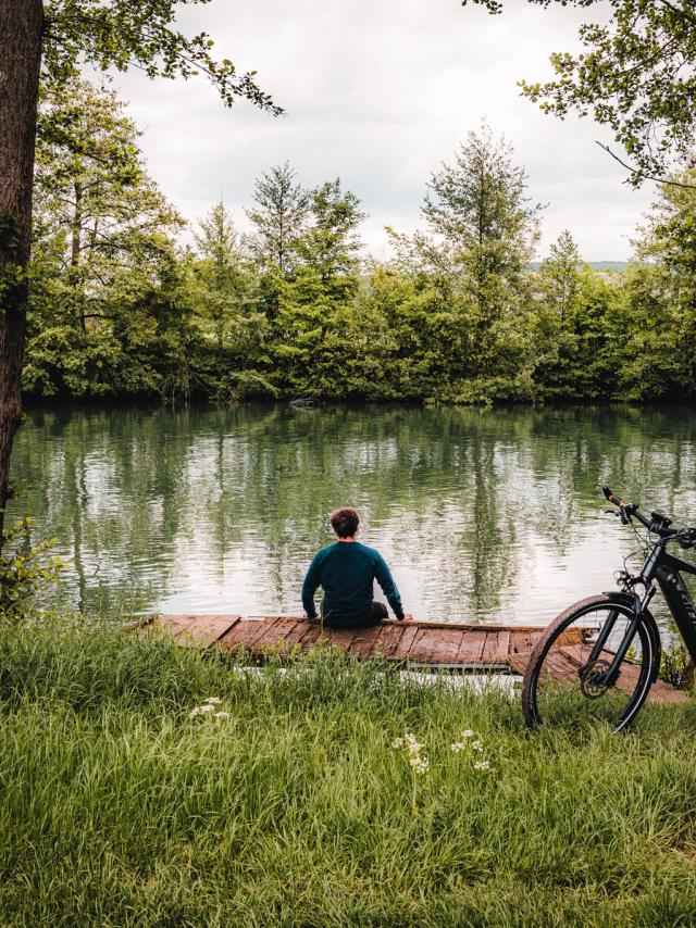 Stroll on the Marne River at the Gates of Champagne